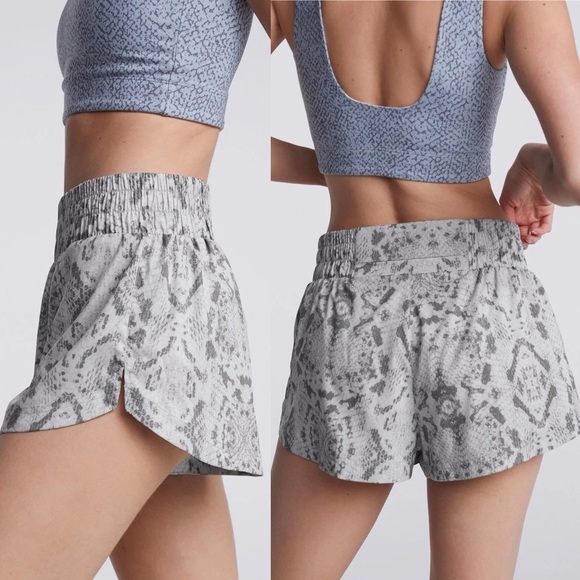 Varley Kallin Running Short Taupe Gray Snake Print Medium - Picture 1 of 6
